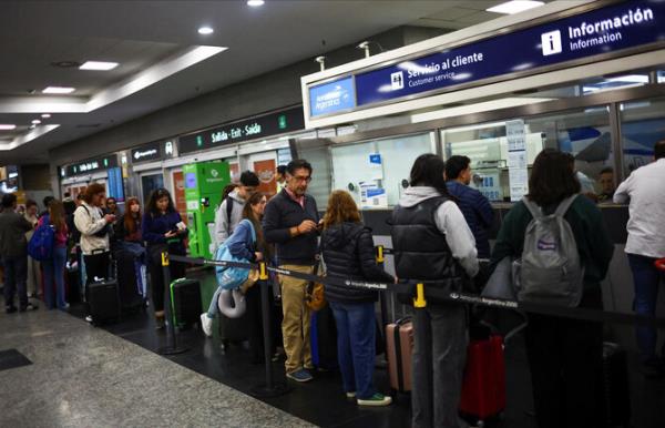 Strike at Argentina’s flagship airline hits 30,000 passengers