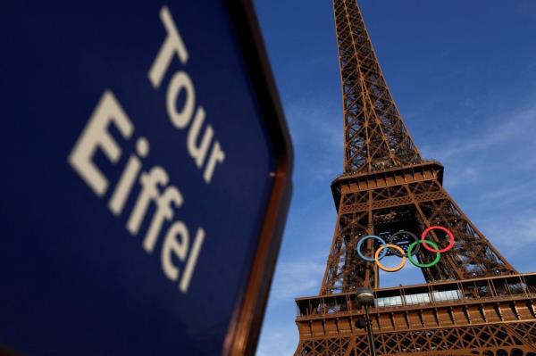 Paris bids farewell to 'enchanted' Olympic era amid political turmoil
